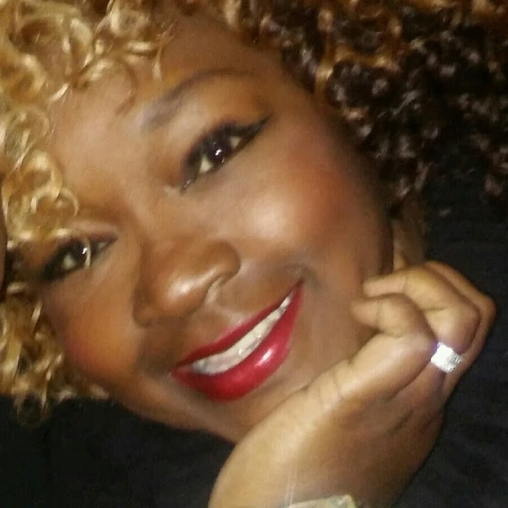 Meet your Posher, Ebony